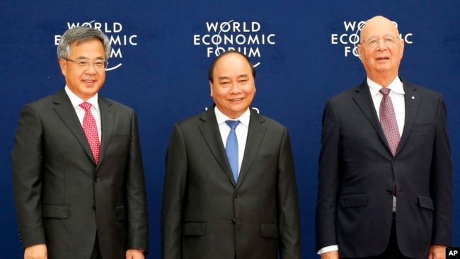 Thủ tướng Việt Nam đón chào quan khách quốc tế đến với Diễn đàn Kinh tế Thế giới