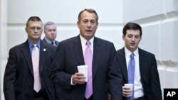 El presidente de la Cámara de Representantes, John Boehner, se dirige a la sesión en la que se aprobó la ayuda a las víctimas de Sandy.