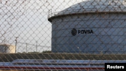 El gobierno de EE.UU. impuso recientes sanciones a la estatal petrolera de Venezuela, PDVSA, en el contexto de la crisis que vive la nación sudamericana.