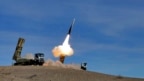 Phi đạn Sayyad 2 được hệ thống phòng không Talash Iran phóng đi trong một cuộc tập trận (ảnh do quân đội Iran cung cấp ngày 5/11/2018)