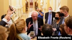 Senador Bernie Sanders fala com jornalistas, Washington (Foto de Arquivo)