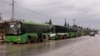 اتوبوس هایی که برای خروج مخالفان قرار داده شده بود اما هنوز امکان انتقال افراد را نداشته اند. 