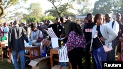 Voters queue to cast their ballots in Malawi's presidential and legislative elections, in Lilongwe, Malawi, May 21, 2019.