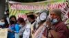 Protesta indígena amazónica frente al Ministerio de Justicia contra la invasión de sus territorios por narcotraficantes y por los títulos de propiedad de sus tierras en Lima, Perú, el miércoles 20 de octubre de 2021.