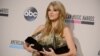 Taylor Swift Takes Top Prize at American Music Awards