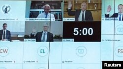 Izvršni direktori četiri američke tehnološke kompanije polažu zakletvu uoči svedočenja u Kongresu, putem video konferencije