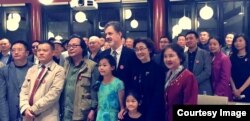 2014公和人物：卢百可走进中国的第30年，用自己“无缘无故的爱”和行动赢得了中国民间的认可和支持（选自网络）