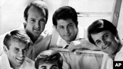 The Beach Boys en una foto de archivo de 1966: Al Jardine, Mike Love, Dennis Wilson, Brian Wilson and Carl Wilson. 