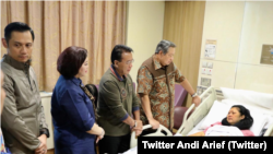 Mantan ibu negara Ani Yudhoyono tengah dirawat di National University Hospital (NUH), Singapura karena menderita kanker darah. (Foto: Twitter Andi Arief).