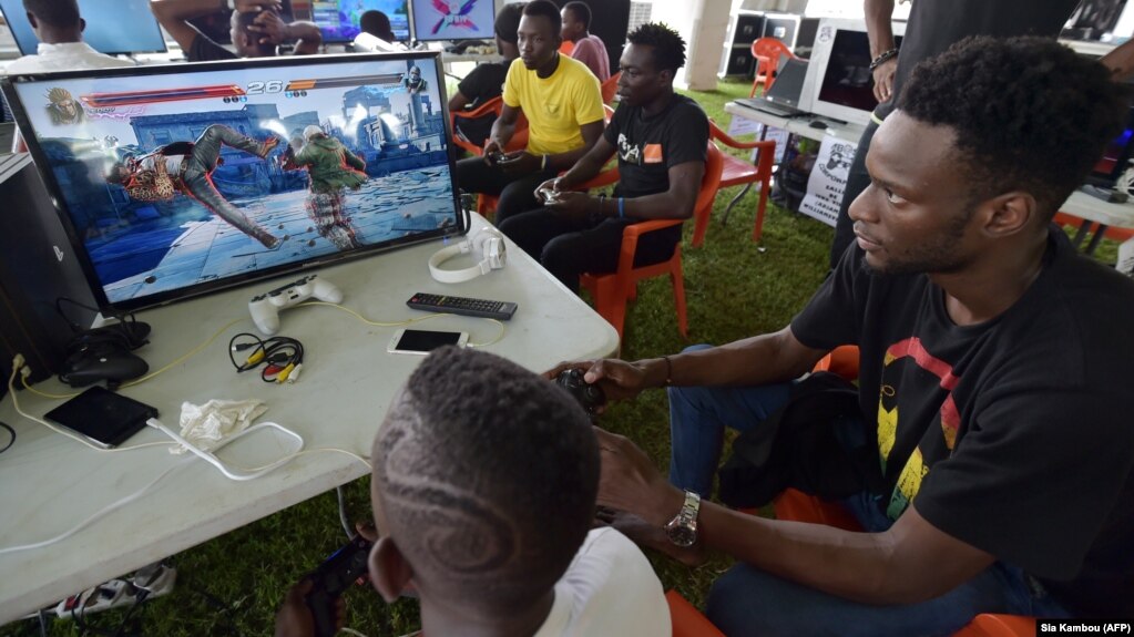 Le second festival d'Ã©lectronique et de jeux vidÃ©o d'Abidjan a eu lieu au Palais de la culture dans la capitale ivoirienne le 24 novembre 2018.