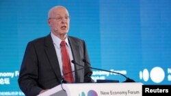 美國前財政部長保爾森11月21日在北京舉行的2019年新經濟論壇上發表講話。