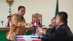 Kepala Dinas PUPKP Kota Yogya Agus Tri Haryono (berbatik) dalam sidang Rabu (15/1).