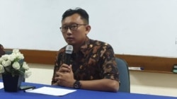 Ketua Bidang Advokasi Yayasan Lembaga Bantuan Hukum Indonesia ( YLBHI) Muhammad Isnur. (Foto: Sasmito Madrim/VOA)