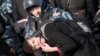 Сотни людей задержаны на протестных акциях в России