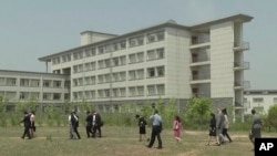 视频截图显示平壤科技大学的楼房(2017年5月3日）