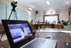 Suasana Presiden Joko Widodo memberi arahan penanganan Covid-19 pada Kepala Daerah se-Jawa Tengah melalui video konferensi saat kunjungan kerja ke Jawa Tengah, Selasa, 30 Juni 2020. (Foto: Pemkot Surakarta)