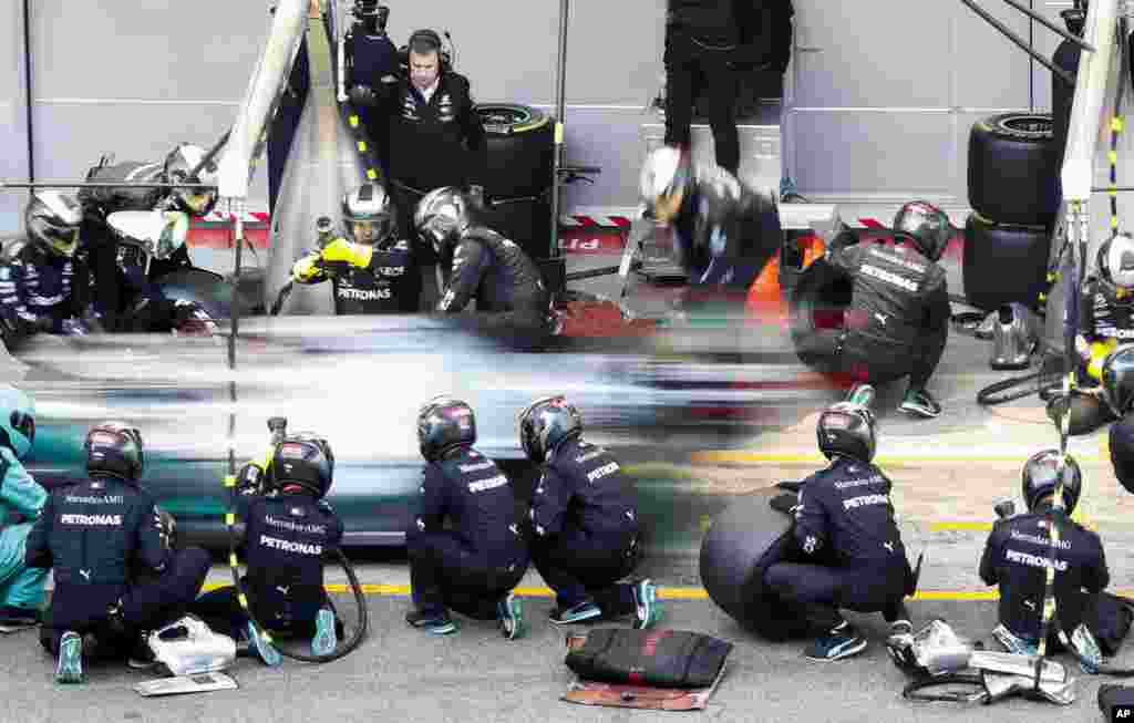 Mercedes-AMG Petronas&#39; Lewis Hamilton makes a pit stop during a Formula One pre-season testing session at the Barcelona Catalunya racetrack in Montmelo, outside Barcelona, Spain, Feb. 19, 2020.