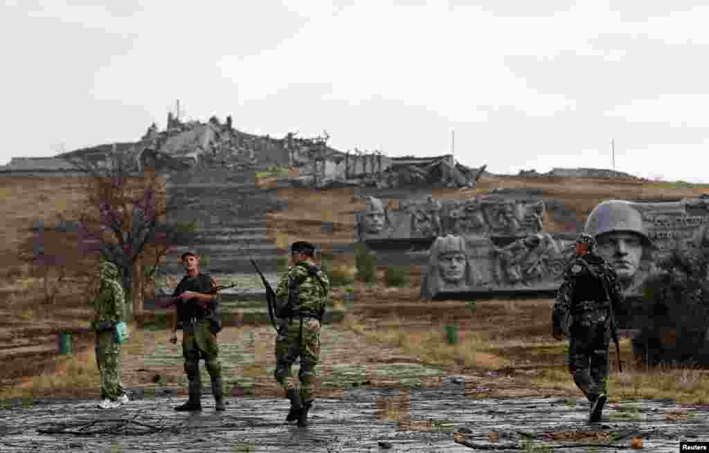 روس کو حال ہی میں باغیوں کی زیر قبضہ شہر لوہانسک میں امداد بھیجنے پر یوکرین اور مغرب کی طرف سے شدید تنقید کا سامنا رہا ہے۔