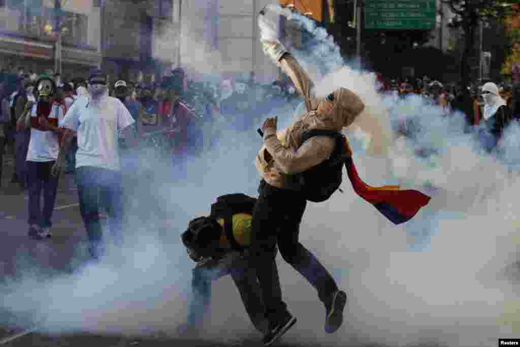 Miles participaron en la manifestación en contra el gobierno de Nicolás Maduro este domingo en Caracas.