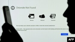 Situs web Darkside Onionsite yang diretas tampak di layar komputer di Arlington, Virginia, 14 Mei 2021. 