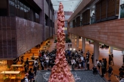 香港大学校园内树立的悼念六四死难者的国殇之柱。（2021年5月2日）