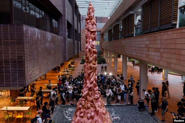 香港大学校园内树立的悼念六四死难者的国殇之柱。（2021年5月2日）