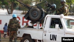 Tư liệu - Binh sĩ gìn giữ hòa bình Liên Hiệp Quốc tuần tra trên đường phố trong cuộc bầu cử tổng thống ở Bangui, thủ đô của Cộng hòa Trung Phi, ngày 30 tháng 12, 2015. 