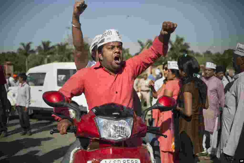 Aam Aadmi Party (AAP), or common man party, supporters shouting slogans gather at Rajghat, the memorial of Mahatma Gandhi after after their chief Arvind Kejriwal was slapped by an attacker during his election campaign in New Delhi, India, Tuesday, April,