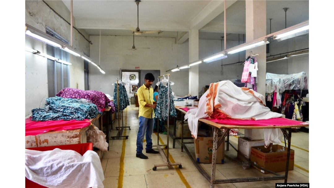 India's apparel industry had feared losing business due to the Trans Pacific Partnership agreement that involved 12 countries. (A. Pasricha/VOA)