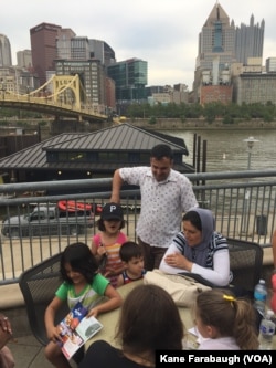 Kazam Hashimi di PNC Park, 1 Agustus 2017. Hashimi adalah imigran dari Afghanistan yang bekerja sebagai penerjemah untuk AD AS di Afghanistan.