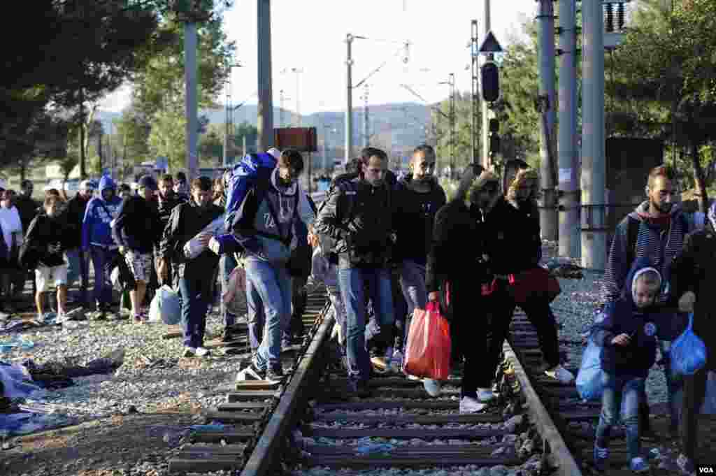 یورپ میں پناہ گزینوں کا مسئلہ ہنگامی صورت اختیار کرتا جا رہا ہے۔