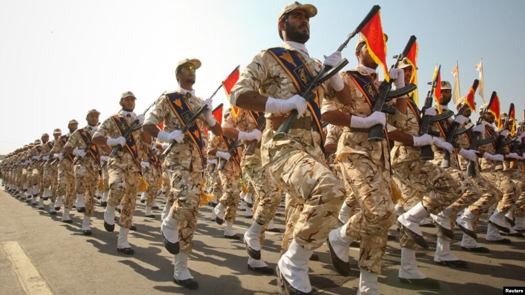 Pasukan Pengawal Revolusi Iran melakukan parade di Teheran. 