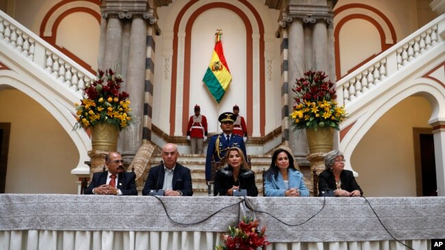 Áñez aclaró que por el momento no reconocerá la presidencia del Senado de Copa, del MAS.