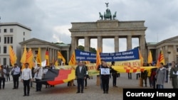 Người Việt biểu tình vì nhân quyền cho Việt Nam t ại Berlin, Đức.