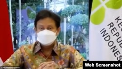Menkes Budi Gunadi Sadikin dalam telekonferensi pers di Jakarta, Jumat (9/7) mengungkapkan Tenaga Medis akan segera mendapatkan vaksin COVID-19 dosis ketiga dengan vaksin Moderna (Foto:VOA).
