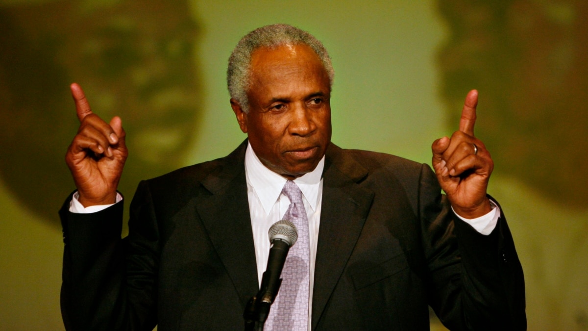 Frank Robinson Dies At 83, Leaves Baseball Legacy As Player And Manager :  NPR