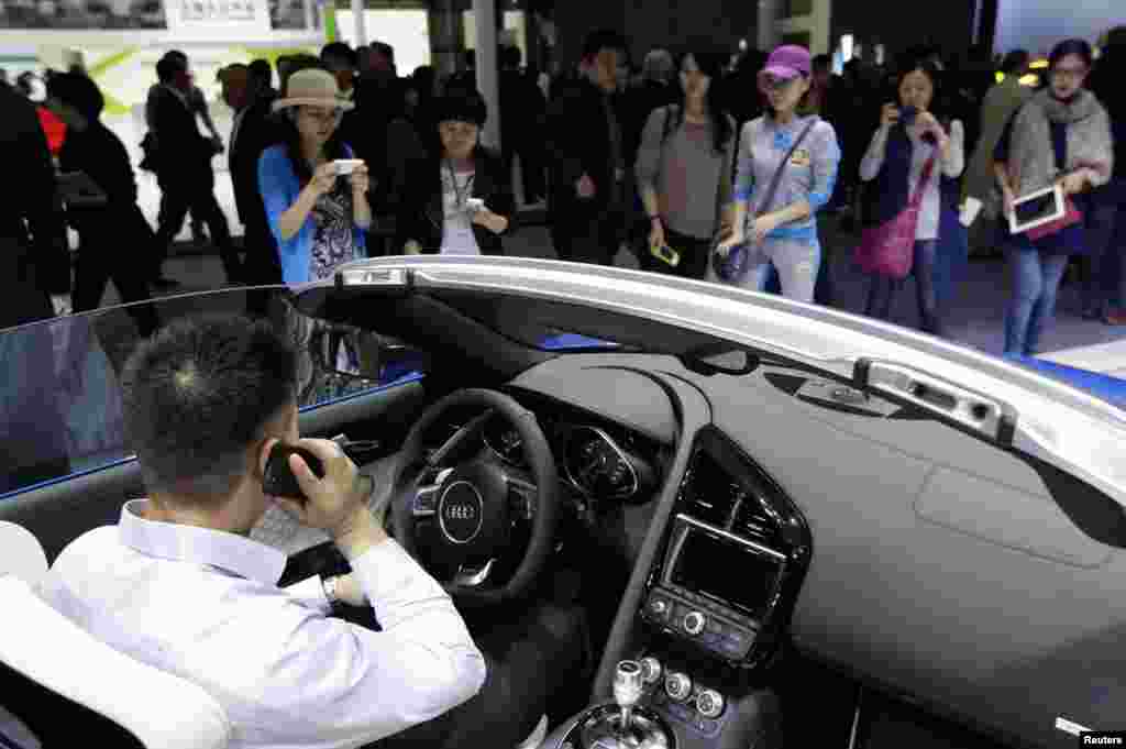 چین کو دنیا کی سب سے بڑی کاروں کی صنعت میں شمار کیا جاتا ہے۔