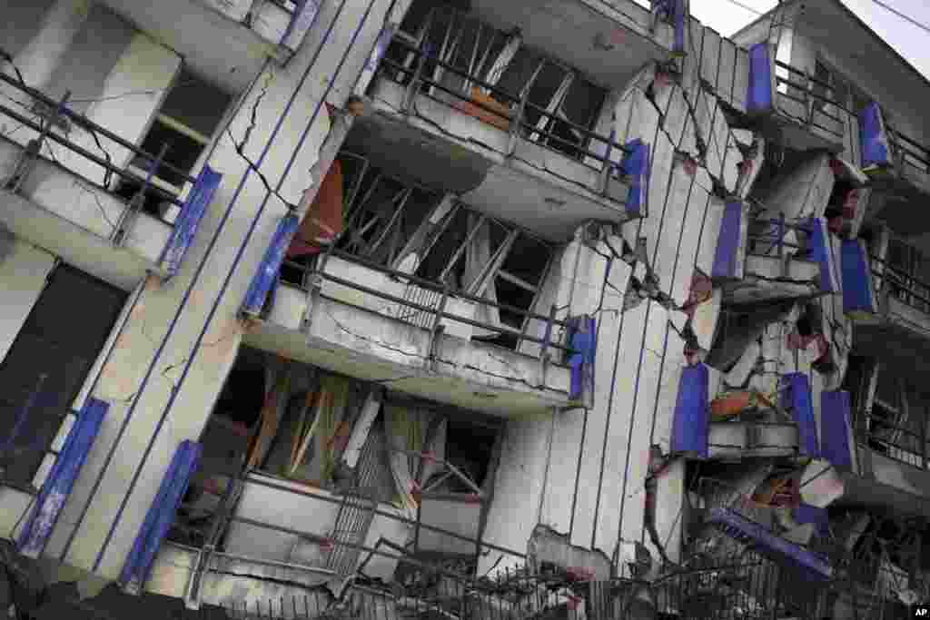 تصویری از ساختمان هتل در حال ریزش پس از زلزله شدید جنوب مکزیک