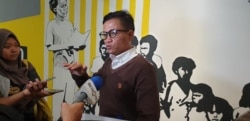 Direktur Direktur Eksekutif Amnesty International Indonesia Usman Hamid. (Foto: Sasmito Madrim/VOA)