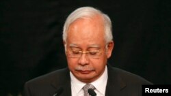 Perdana Menteri Malaysia Najib Razak mengumumkan perkembangan terkini pencarian pesawat Malaysia Airlines yang kini memasuki minggu ketiga. 