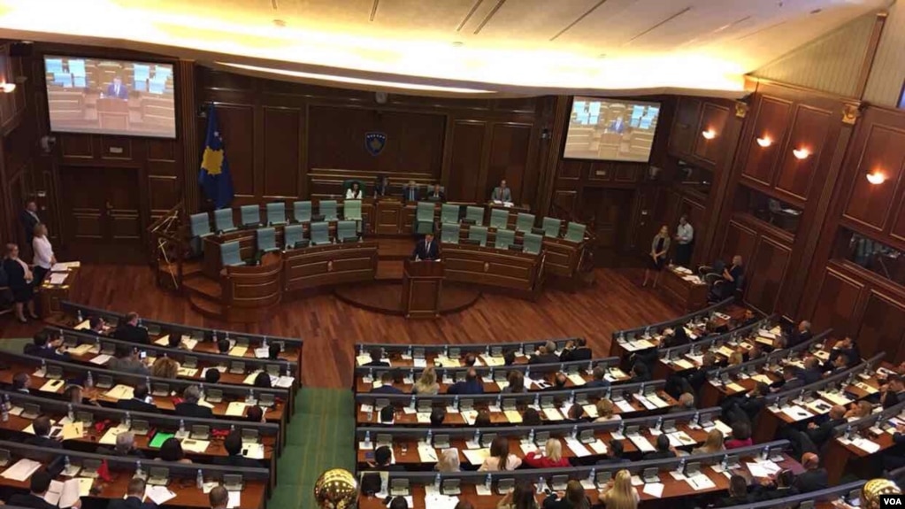 Betohen deputetët e parlamentit të Kosovës – dështojnë të zgjedhin kryetarin