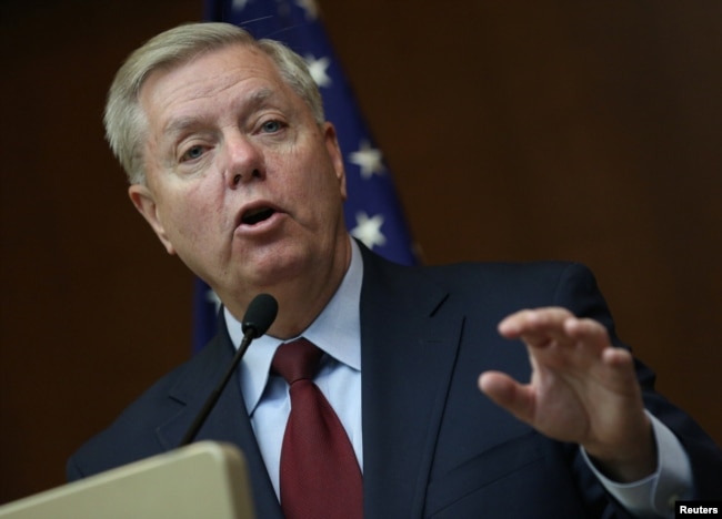 រូបឯកសារ៖ លោក Lindsey Graham ក្នុង​សន្និសីទ​សារព័ត៌មាន​ក្នុង​ប្រទេស​តួកគី កាលពី​ថ្ងៃ​ទី១៩ ខែមករា ឆ្នាំ២០១៩។ (រូបថត Reuters)