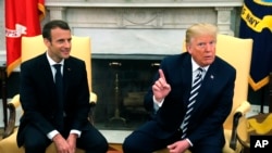 美國總統川普2018年4月24日在白宮橢圓形辦公室會見法國總統馬克龍。