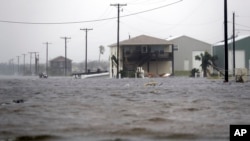 허리케인 '하비'로 홍수 피해가 발생한 텍사스 주 한 마을의 모습.