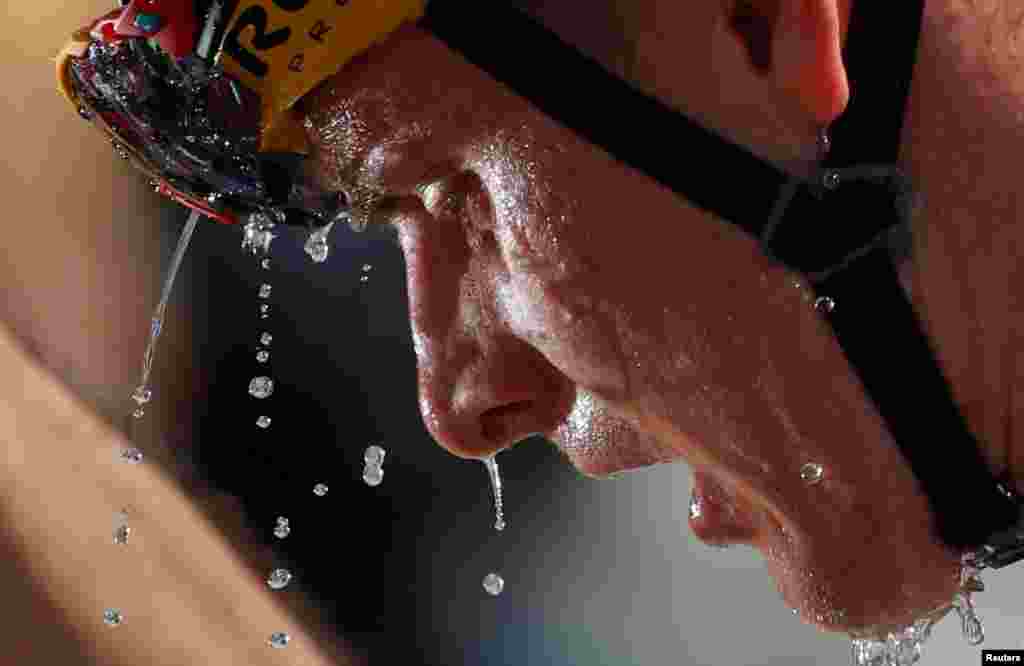 Bahrain Victorious rider Matej Mohoric of Slovenia pours water over himself after winning stage 19 of the Tour de France, from Mourenx to Libourne.