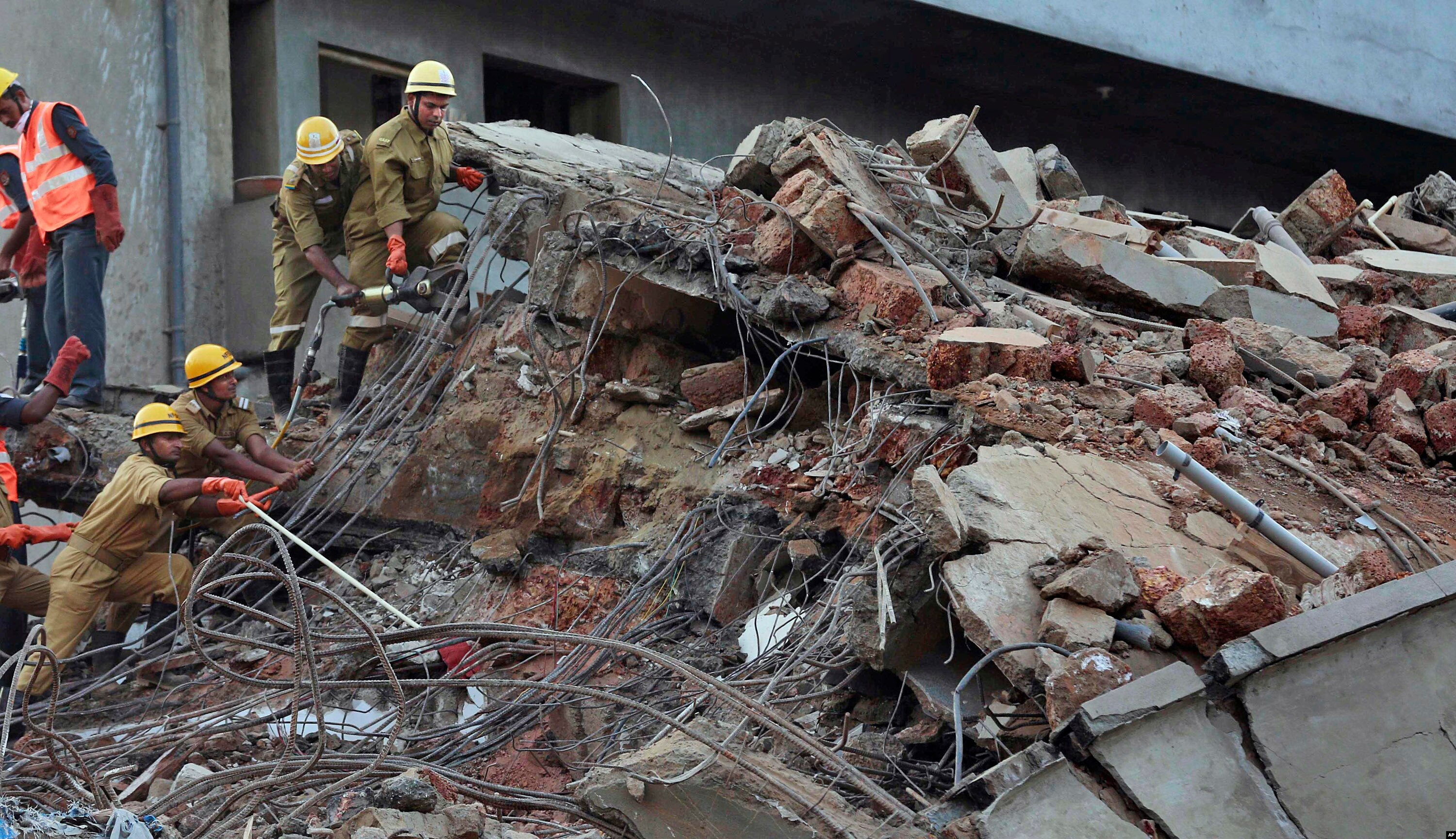 At Least 15 Killed in India Building Collapse