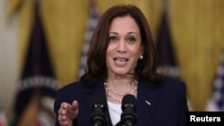 Wapres AS Kamala Harris di Gedung Putih, Washington, D.C., 10 Agustus 2021. (REUTERS/Evelyn Hockstein)