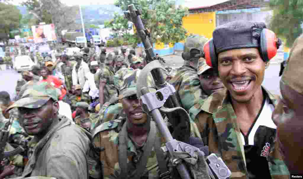 Des combattants du M23 en patrouille à Goma