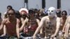 秘魯抗議者裸體騎車上街抗議