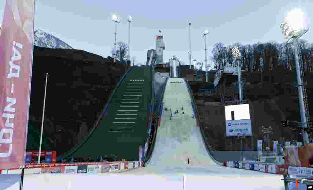 A pista de salto do RusSki Gorki Jumping Center em Sochi.